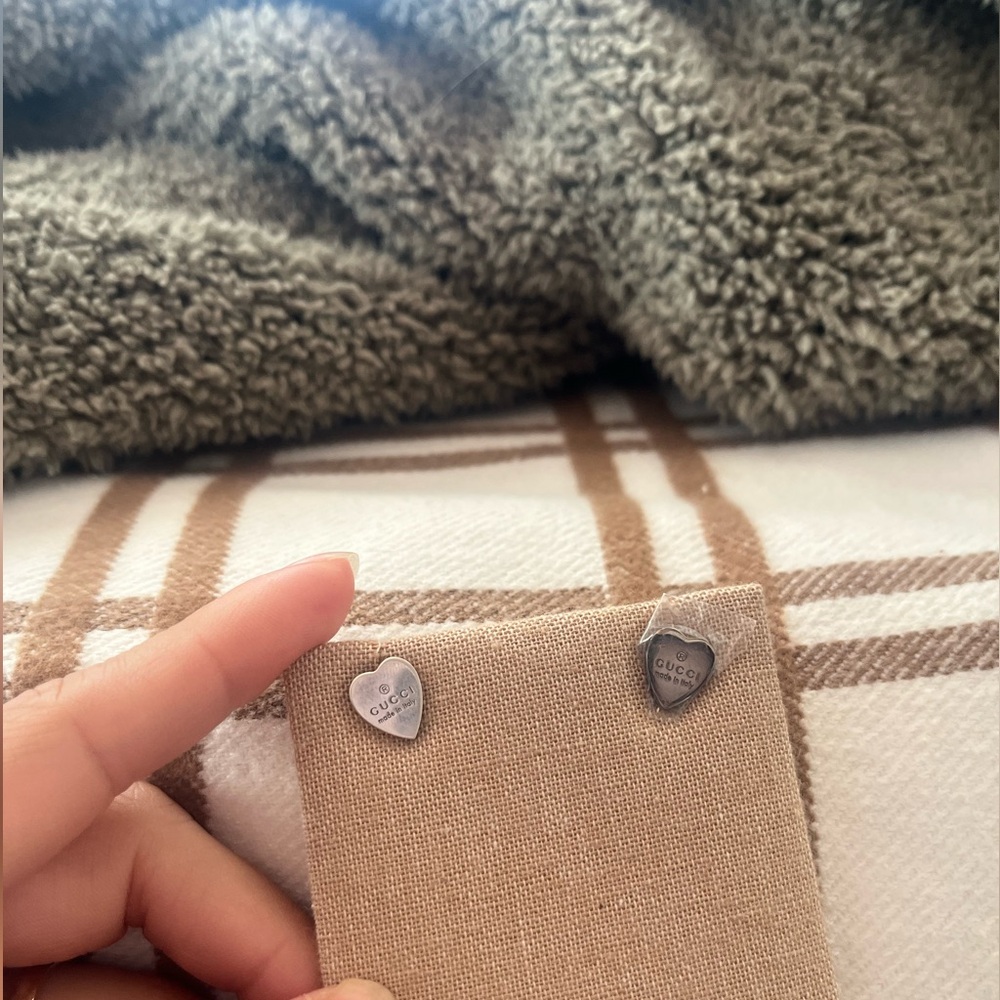 Gucci silver heart earring